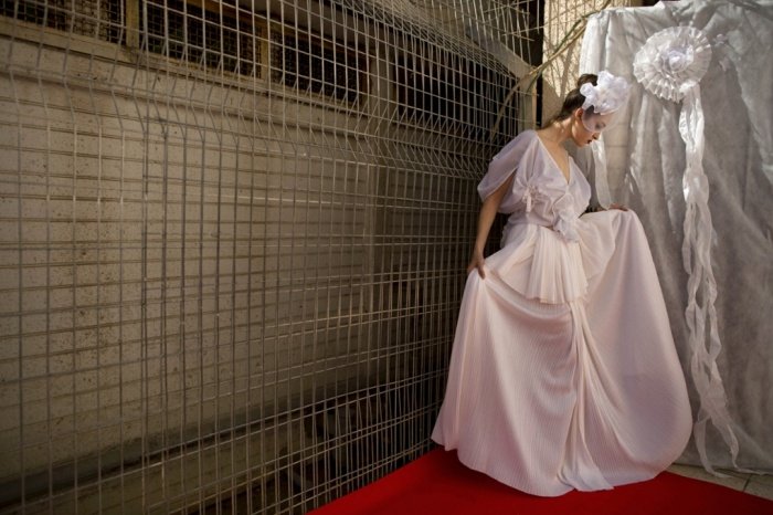 Μοντέλα στη φυλακή -Επίδειξη μόδας έγινε πίσω από τα κάγκελα [εικόνες] | iefimerida.gr 5