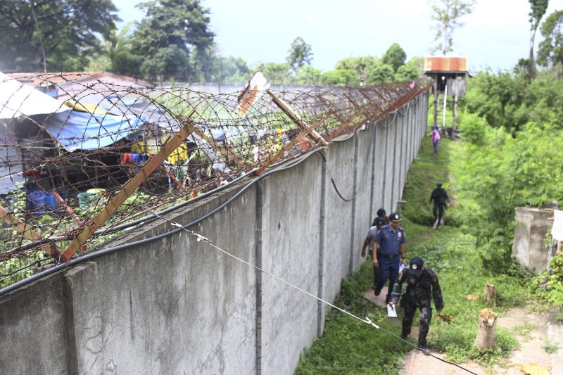 Μαζική απόδραση κρατουμένων από φυλακή στις Φιλιππίνες [εικόνες] | iefimerida.gr 1