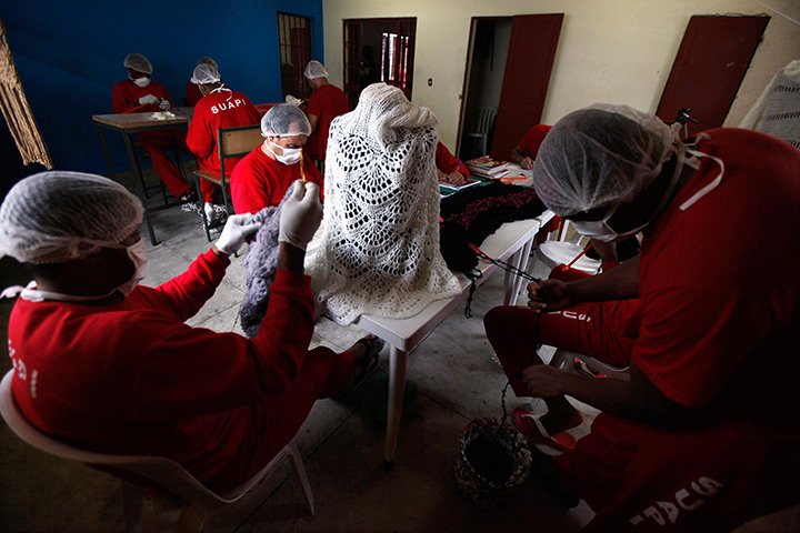 Μία καλή, μία ανάποδη – Γιατί δολοφόνοι και επικίνδυνοι κακοποιοί άρχισαν να πλέκουν [εικόνες] | iefimerida.gr 4