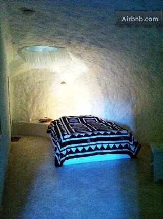 Το hostel στη Σαντορίνη που μάγεψε την Repubblica: Θα μείνετε σε παλιά κελάρια, θα κάνετε γιόγκα με θέα το Αιγαίο [εικόνες] | iefimerida.gr 1