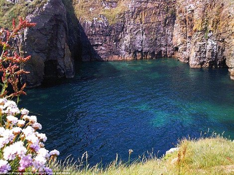 Inishdooney: Ενα ιδιωτικό νησί σπάνιας ομορφιάς βγαίνει στο σφυρί -Η ζωή σε αυτό είναι περιπέτεια [εικόνες&βίντεο] | iefimerida.gr 1