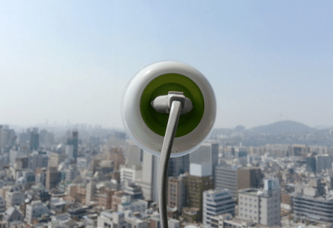 Φορτίστε οικολογικά και οικονομικά τις συσκευές σας με μία πρίζα παραθύρου [εικόνες] | iefimerida.gr 2