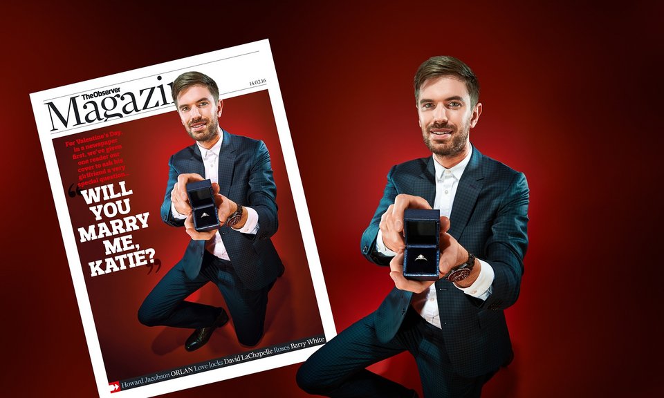 Βρετανός έκανε πρόταση γάμου από το εξώφυλλο του Observer [εικόνες] | iefimerida.gr 1