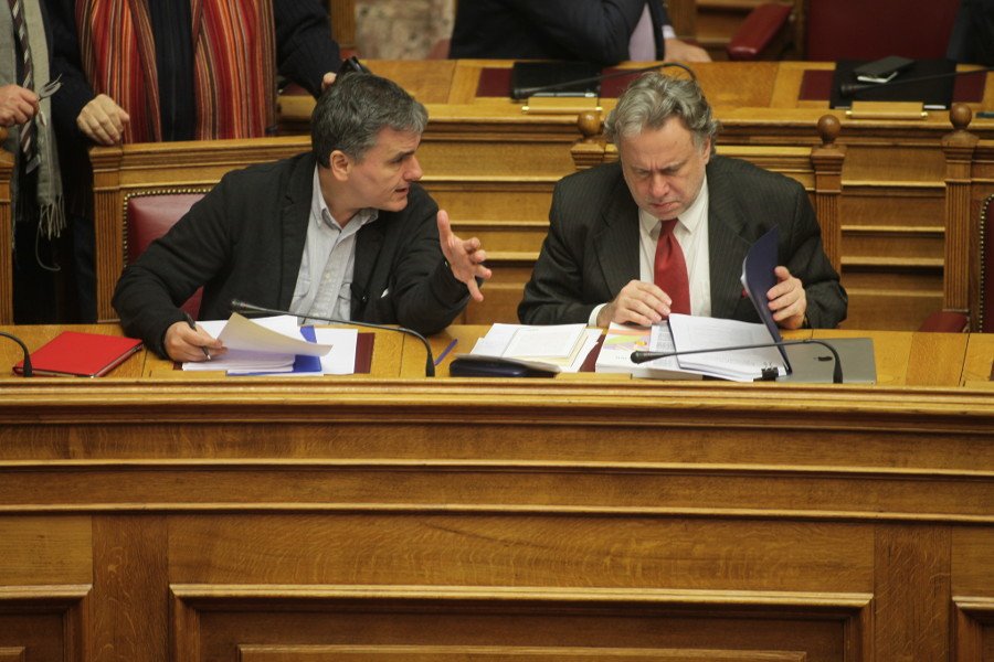 Η αμηχανία Κατρούγκαλου-Τσακαλώτου πριν τη συζήτηση για το ασφαλιστικό [εικόνες] | iefimerida.gr 1