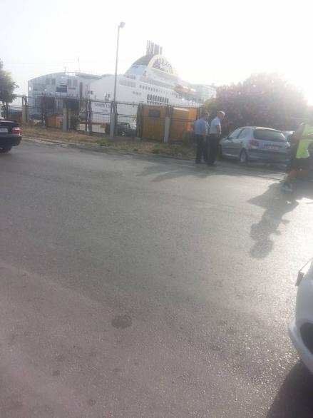 Αλλος «Ελληνάρας»: Παράτησε το αμάξι του στις γραμμές του τρένου στην Πάτρα [εικόνες] | iefimerida.gr 0