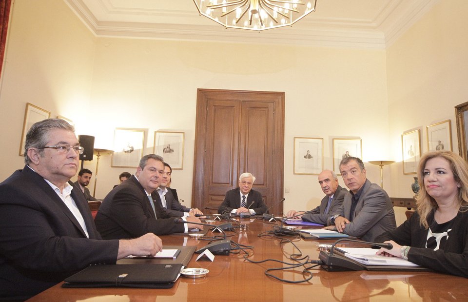 Τσίπρας: Ο Καμμένος είναι ογκόλιθος και με κρύβει στις φωτογραφίες [εικόνες] | iefimerida.gr 0