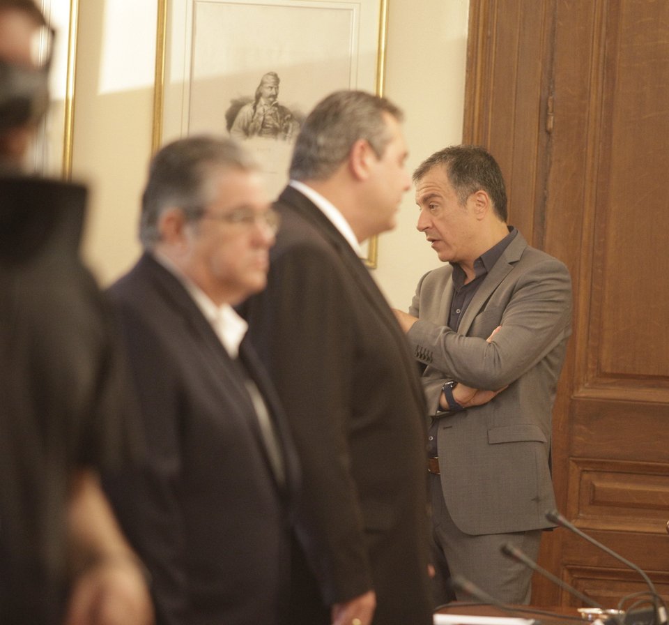 Τσίπρας: Ο Καμμένος είναι ογκόλιθος και με κρύβει στις φωτογραφίες [εικόνες] | iefimerida.gr 2