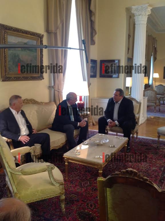 Γεύμα των πολιτικών αρχηγών στο Προεδρικό -«Σε βλέπω μαυρισμένο...» [εικόνες] | iefimerida.gr 4