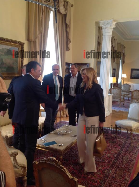 Γεύμα των πολιτικών αρχηγών στο Προεδρικό -«Σε βλέπω μαυρισμένο...» [εικόνες] | iefimerida.gr 5