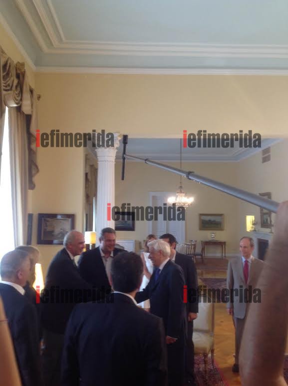 Γεύμα των πολιτικών αρχηγών στο Προεδρικό -«Σε βλέπω μαυρισμένο...» [εικόνες] | iefimerida.gr 8