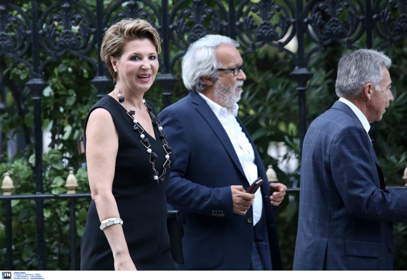 Η Κατερίνα Μάρκου στα κόκκινα, οι κυρίες με τα μαύρα και οι βουλευτίνες με τα έξαλλα ντυσίματα -Ολα όσα έγιναν χθες στους κήπους του Προεδρικού Μεγάρου [εικόνες] | iefimerida.gr 19