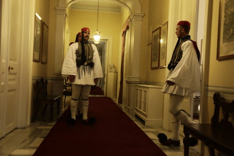 Δεξίωση στο Προεδρικό προς τιμήν του Μπάιντεν: Το «πηγαδάκι» Σαμαρά-Παπανδρέου, η ανταλλαγή γραβάτας Μπάιντεν- Κουίκ [εικόνες] | iefimerida.gr 6