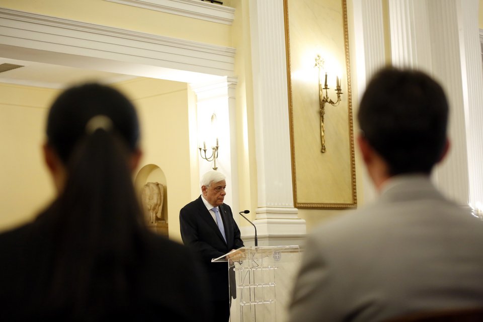 Συνάντηση Παυλόπουλου με καθηγητές και φοιτητές της Ακαδημίας Ευρωπαϊκού Δικαίου [εικόνες] | iefimerida.gr 1