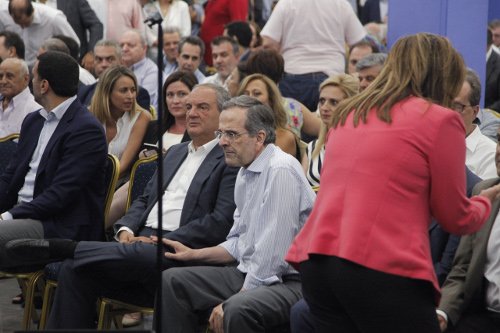 Τα παρασκήνια της Π.Ε. της ΝΔ -Τα «πηγαδάκια» και το τετ α τετ Μητσοτάκη με Καραμανλή και Σαμαρά [εικόνες] | iefimerida.gr 3