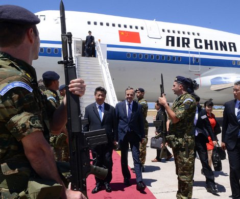 Στη Ρόδο ο πρόεδρος της Κίνας: Υποδοχή με χαμόγελα από τον Σαμαρά -Γεύμα από τον Παπούλια [εικόνες] | iefimerida.gr 2