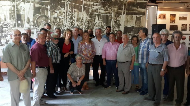 ΚΙΝΑΛ: Στις κάλπες για τις εκλογές στις Τοπικές Οργανώσεις -Στο Λαύριο ψήφισε η Φώφη | iefimerida.gr 1