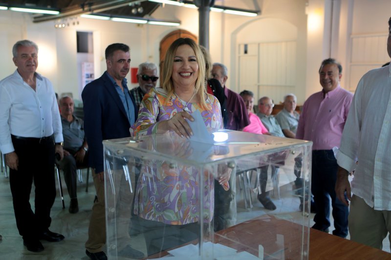 ΚΙΝΑΛ: Στις κάλπες για τις εκλογές στις Τοπικές Οργανώσεις -Στο Λαύριο ψήφισε η Φώφη | iefimerida.gr 0