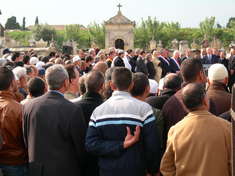 Είναι η δεύτερη φορά στην ιστορία της Γαλλίας που διαδηλώνει ο Πρόεδρος -Πρώτος ήταν ο Μιτεράν [εικόνες] | iefimerida.gr 6