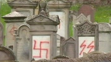 Είναι η δεύτερη φορά στην ιστορία της Γαλλίας που διαδηλώνει ο Πρόεδρος -Πρώτος ήταν ο Μιτεράν [εικόνες] | iefimerida.gr 4