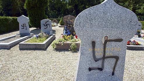 Είναι η δεύτερη φορά στην ιστορία της Γαλλίας που διαδηλώνει ο Πρόεδρος -Πρώτος ήταν ο Μιτεράν [εικόνες] | iefimerida.gr 5