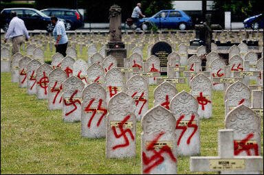 Είναι η δεύτερη φορά στην ιστορία της Γαλλίας που διαδηλώνει ο Πρόεδρος -Πρώτος ήταν ο Μιτεράν [εικόνες] | iefimerida.gr 3