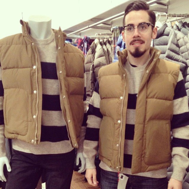 Αυτός ο άντρας βρήκε τον πιο δημιουργικό τρόπο για να περνάει η ώρα του όσο ψωνίζει η κοπέλα του [εικόνες]  | iefimerida.gr 1