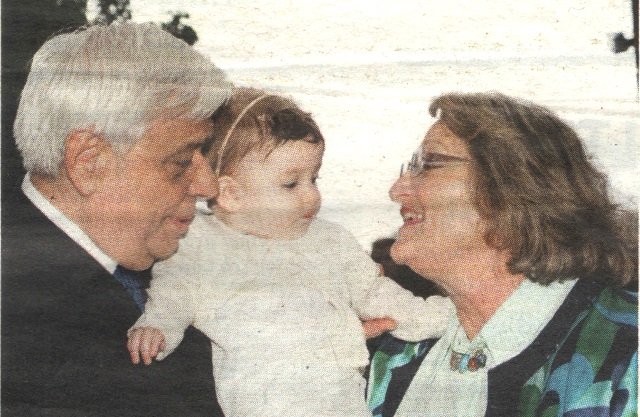 Ο Προκόπης Παυλόπουλος βάφτισε την εγγονή του [εικόνες] | iefimerida.gr 0