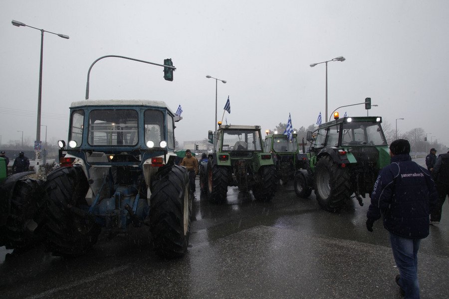 Μπλόκο της αστυνομίας στους αγρότες που ήθελαν να φτάσουν στον Προμαχώνα [εικόνες] | iefimerida.gr 2