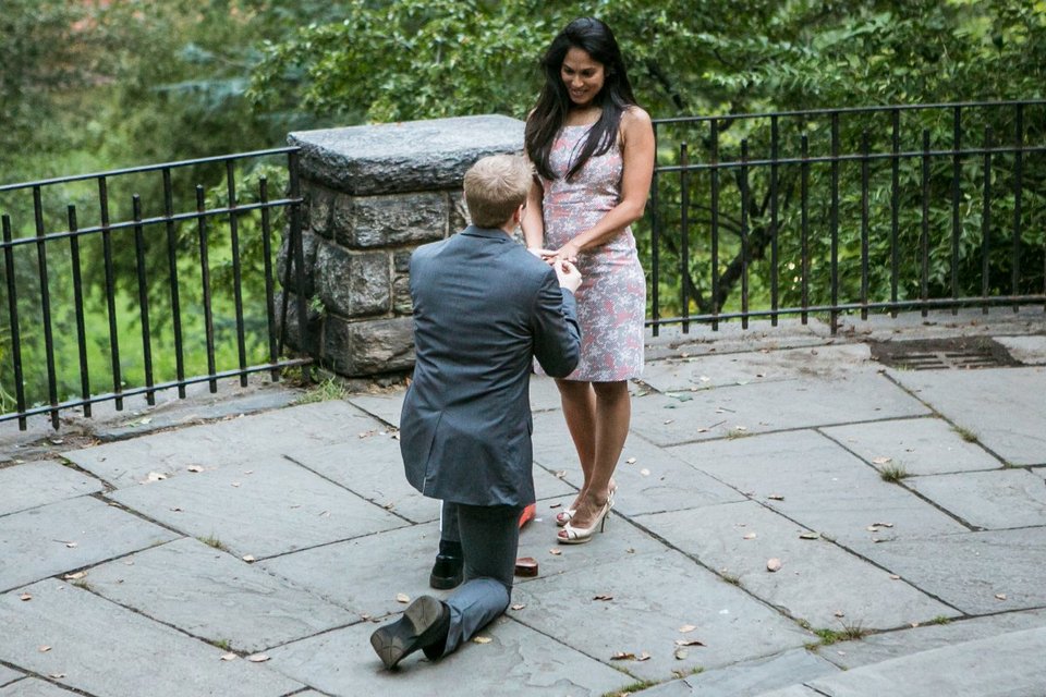 Ο φωτογράφος της αγάπης: Ο άνθρωπος που παραμονεύει σε πάρκα και απαθανατίζει προτάσεις γάμου [εικόνες] | iefimerida.gr 2