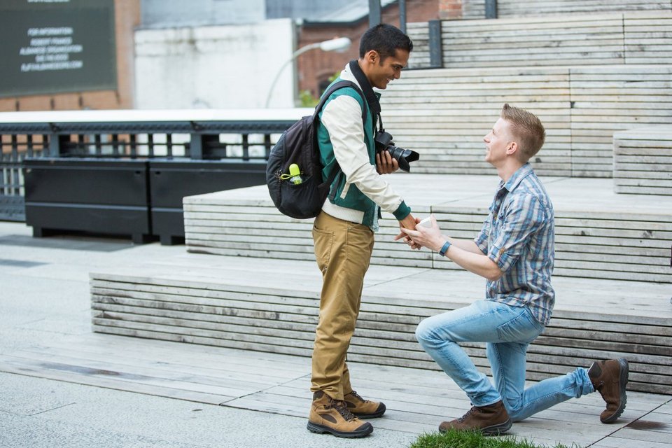 Ο φωτογράφος της αγάπης: Ο άνθρωπος που παραμονεύει σε πάρκα και απαθανατίζει προτάσεις γάμου [εικόνες] | iefimerida.gr 3