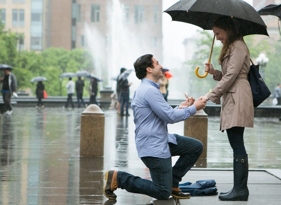 Ο φωτογράφος της αγάπης: Ο άνθρωπος που παραμονεύει σε πάρκα και απαθανατίζει προτάσεις γάμου [εικόνες] | iefimerida.gr 6