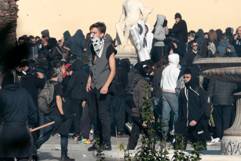 Απάντηση Δένδια σε ΣΥΡΙΖΑ για την επέμβαση της ΕΛ.ΑΣ. στα Προπύλαια: Ο,τι και να λέτε οι κουκούλες θα πέσουν [εικόνες] | iefimerida.gr 0