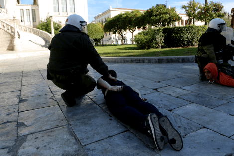 Απάντηση Δένδια σε ΣΥΡΙΖΑ για την επέμβαση της ΕΛ.ΑΣ. στα Προπύλαια: Ο,τι και να λέτε οι κουκούλες θα πέσουν [εικόνες] | iefimerida.gr 2