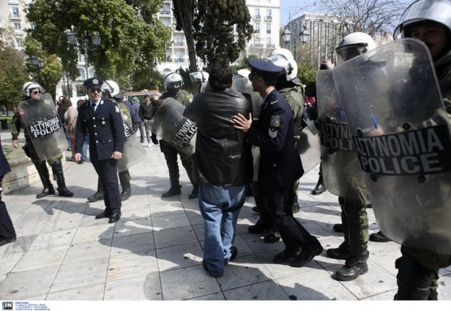 Διαμαρτυρία κατά της Συμφωνίας των Πρεσπών πριν από τη μαθητική παρέλαση (Φωτο: INTIMENEWS)