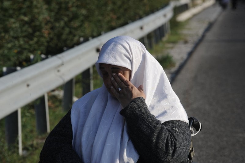 Πρόσφυγες ξεκίνησαν με τα πόδια από τα Τέμπη για την Ειδομένη - Συγκινητικές εικόνες | iefimerida.gr 4