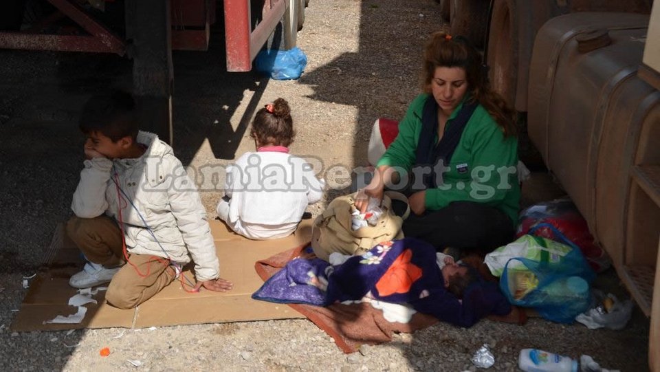 Απέραντο hotspot η Εθνική Oδός Αθηνών-Λαμίας -2.000 πρόσφυγες εγκλωβισμένοι σε πάρκινγκ και μοτέλ [εικόνες&βίντεο]  | iefimerida.gr 1