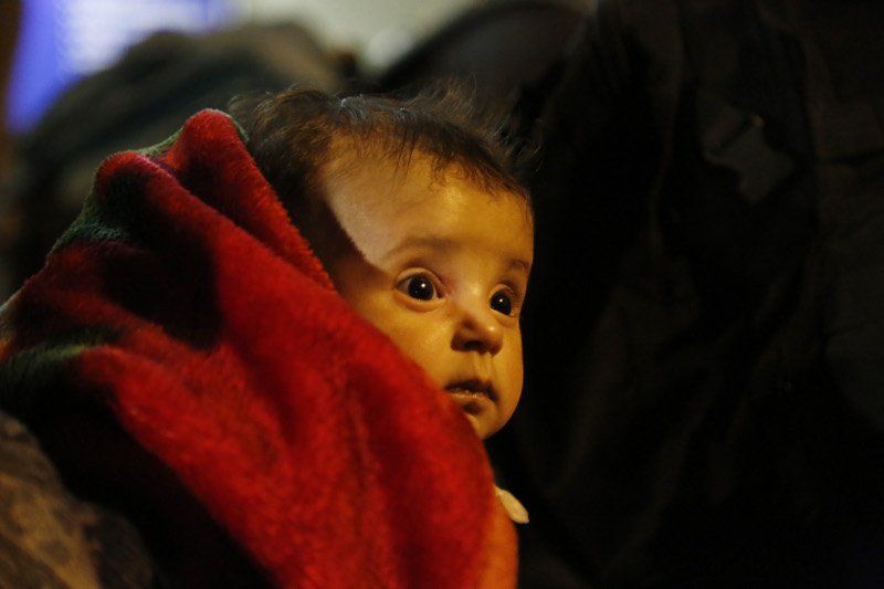 Αλλη μια καραβιά από 1.300 πρόσφυγες έφτασε στον Πειραιά [εικόνες] | iefimerida.gr 2