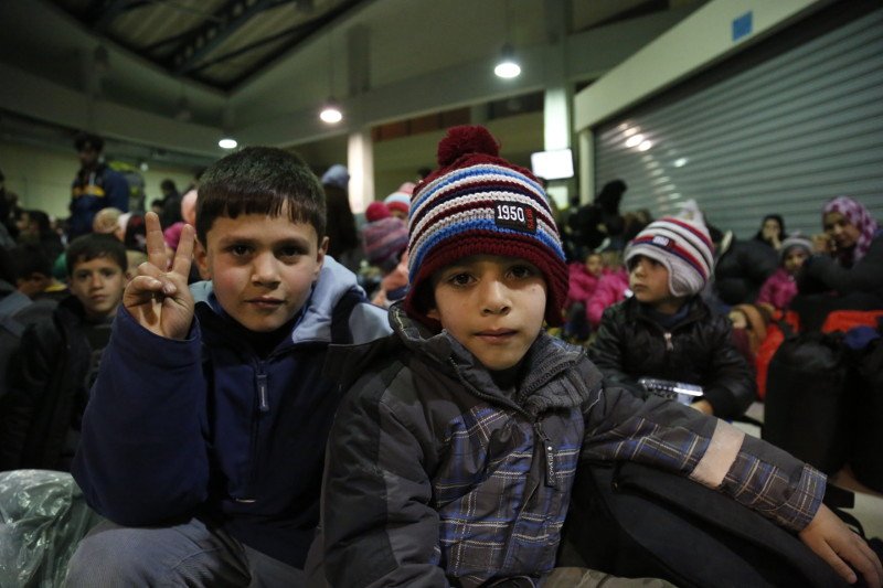 Αλλη μια καραβιά από 1.300 πρόσφυγες έφτασε στον Πειραιά [εικόνες] | iefimerida.gr 5