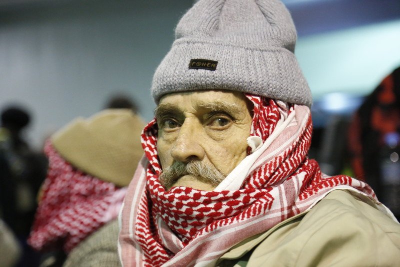 Αλλη μια καραβιά από 1.300 πρόσφυγες έφτασε στον Πειραιά [εικόνες] | iefimerida.gr 4