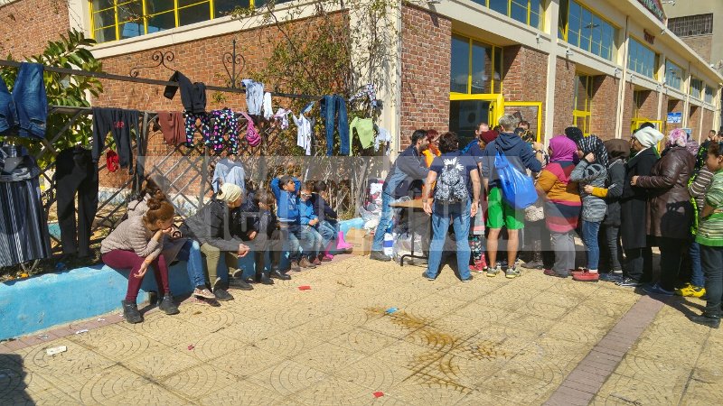 Καταυλισμός προσφύγων και ο Πειραιάς -Βρίσκουν καταφύγιο στο σταθμό μετεπιβίβασης του ΟΛΠ [εικόνες] | iefimerida.gr 1