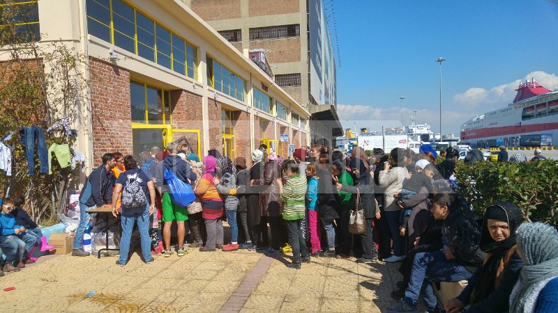 Καταυλισμός προσφύγων και ο Πειραιάς -Βρίσκουν καταφύγιο στο σταθμό μετεπιβίβασης του ΟΛΠ [εικόνες] | iefimerida.gr 2