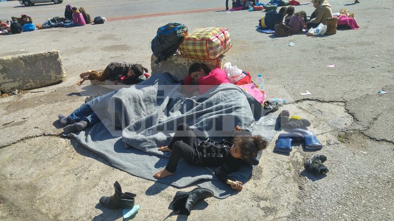 Καταυλισμός προσφύγων και ο Πειραιάς -Βρίσκουν καταφύγιο στο σταθμό μετεπιβίβασης του ΟΛΠ [εικόνες] | iefimerida.gr 4