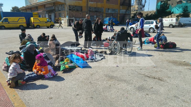 Καταυλισμός προσφύγων και ο Πειραιάς -Βρίσκουν καταφύγιο στο σταθμό μετεπιβίβασης του ΟΛΠ [εικόνες] | iefimerida.gr 6