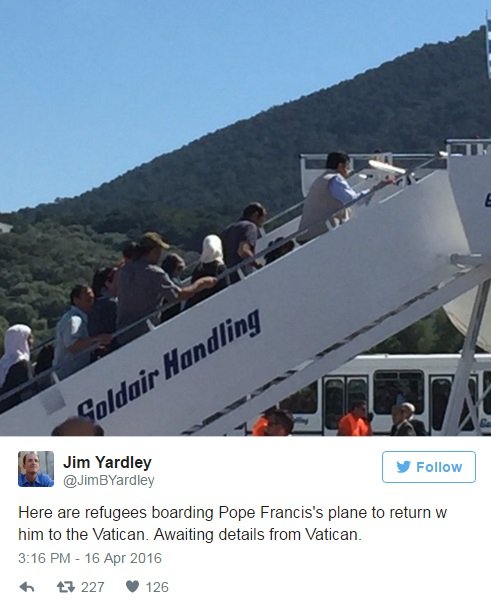 Ποιοι είναι οι 12 τυχεροί πρόσφυγες που έφυγαν μαζί με τον Πάπα από τη Λέσβο [εικόνες] | iefimerida.gr 0