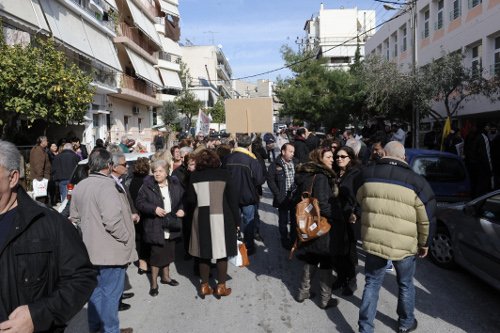 Με μπαλόνια και λουλούδια υποδέχτηκαν τα προσφυγόπουλα σε σχολείο στο Κερατσίνι [εικόνες] | iefimerida.gr 0