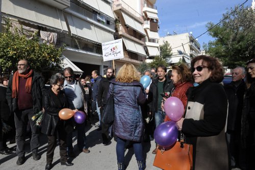 Με μπαλόνια και λουλούδια υποδέχτηκαν τα προσφυγόπουλα σε σχολείο στο Κερατσίνι [εικόνες] | iefimerida.gr 1