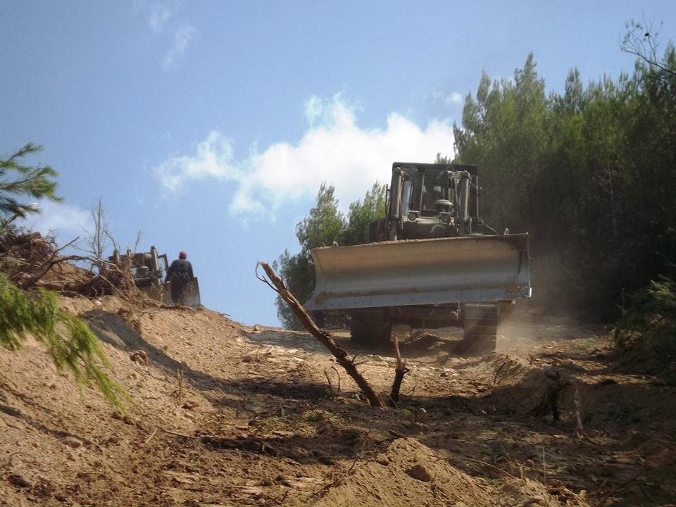 Eτσι δημιουργεί αντιπυρικές ζώνες ο στρατός [εικόνες] | iefimerida.gr 3