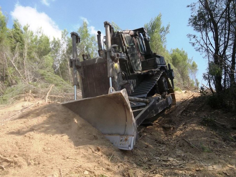 Eτσι δημιουργεί αντιπυρικές ζώνες ο στρατός [εικόνες] | iefimerida.gr 4