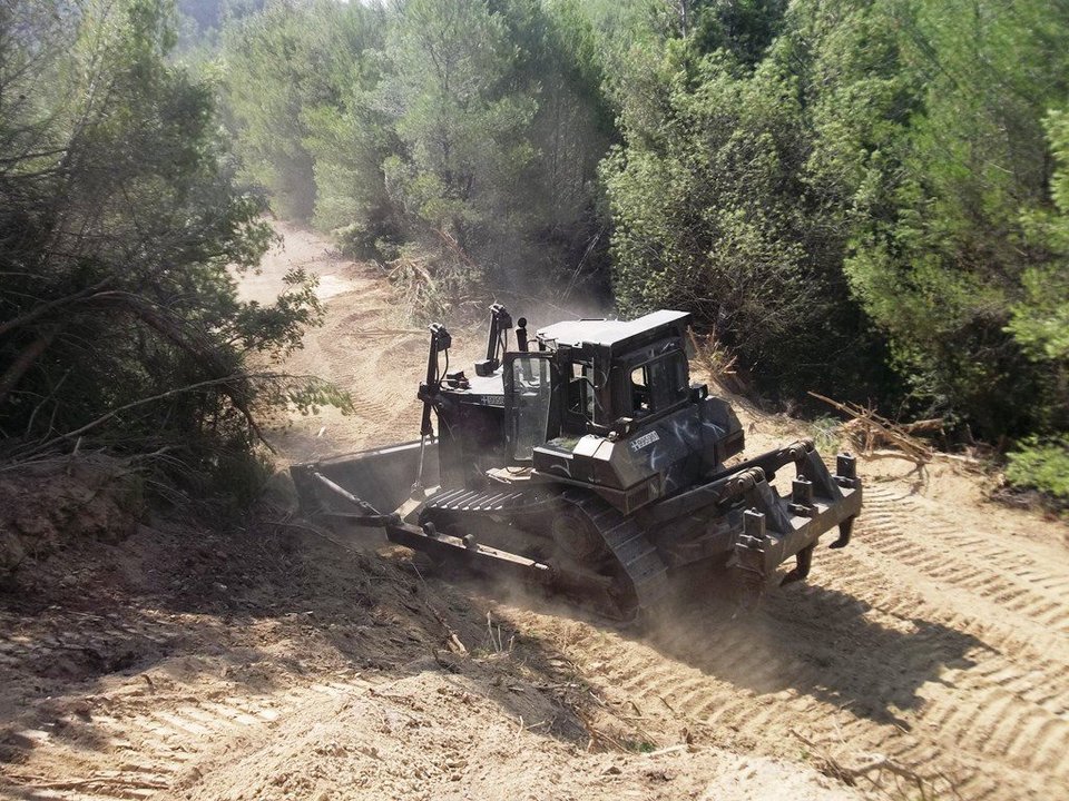 Eτσι δημιουργεί αντιπυρικές ζώνες ο στρατός [εικόνες] | iefimerida.gr 6