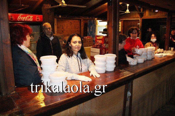 Σε Λάρισα, Τρίκαλα και Νέα Μάκρη 700 πρόσφυγες από τον Πειραιά | iefimerida.gr 13